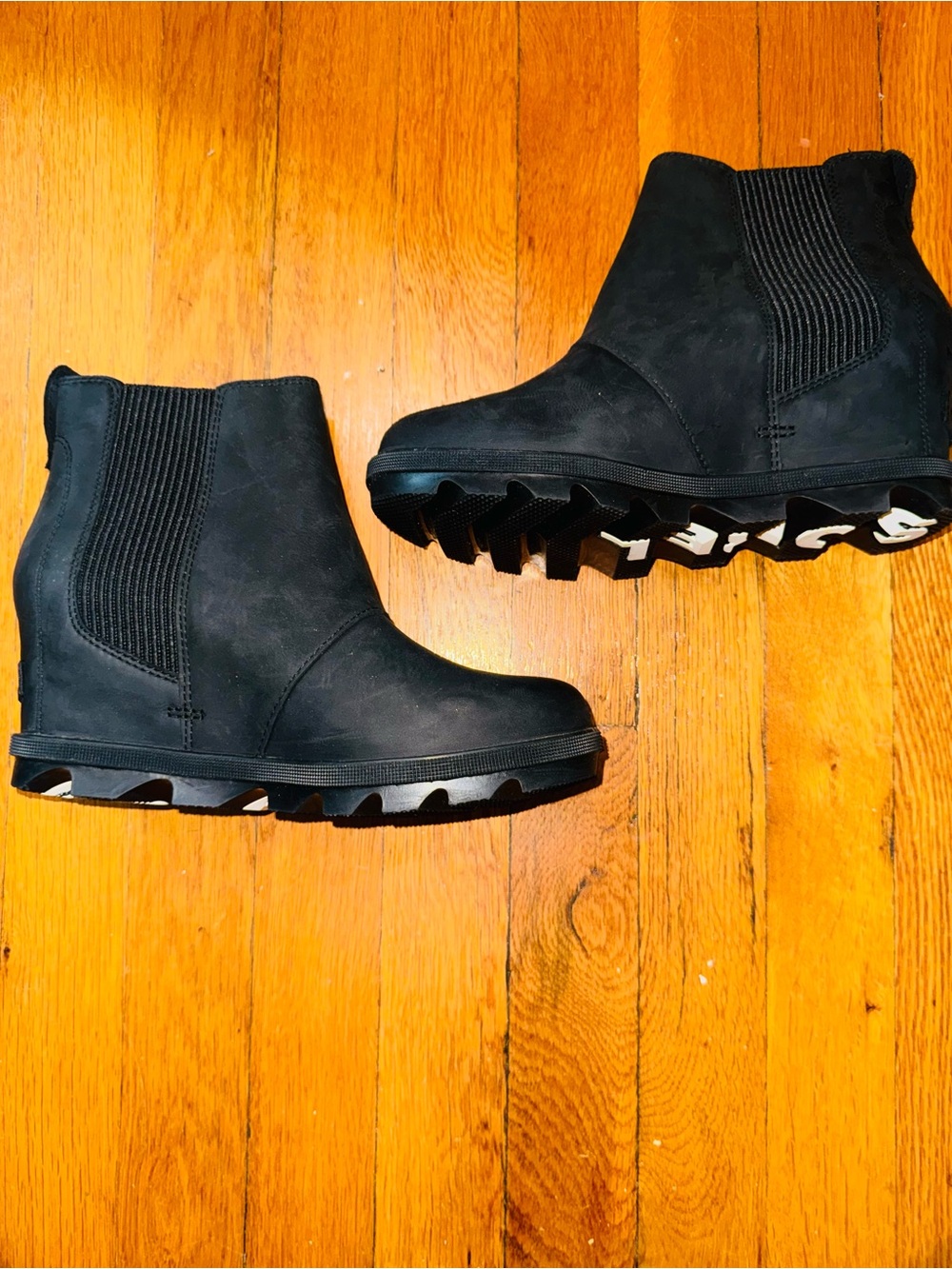Sorel Joan of Arctic Wedge II Chelsea Boots 7.5